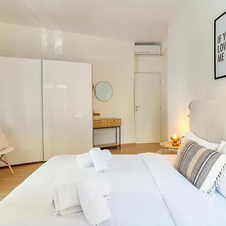 Luana's Charming In Pagrati