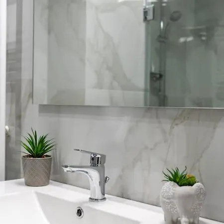 Luana's Charming In Pagrati Apartment *