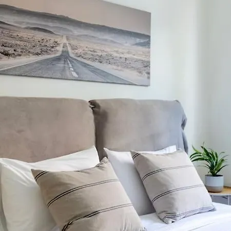 Luana's Charming In Pagrati Apartment *