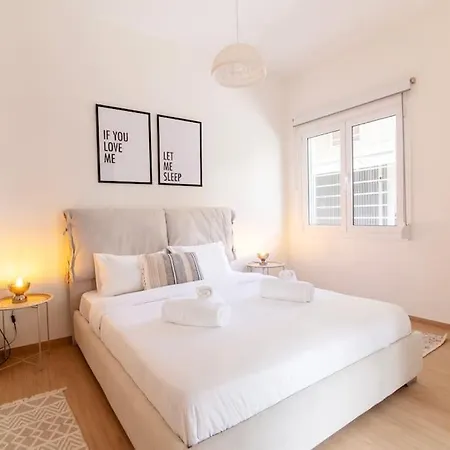 Luana's Charming In Pagrati Apartment
